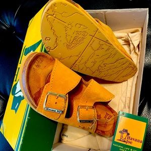 Size 7-7.5 Havana Joe women’s sandals.